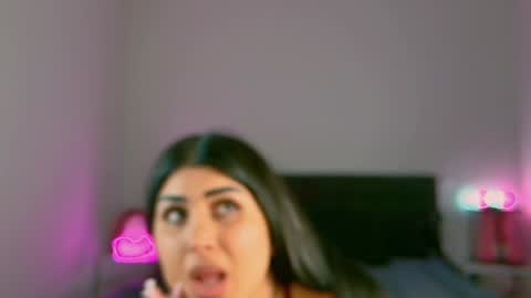 Niinarosee online show from 8, 12, 2024