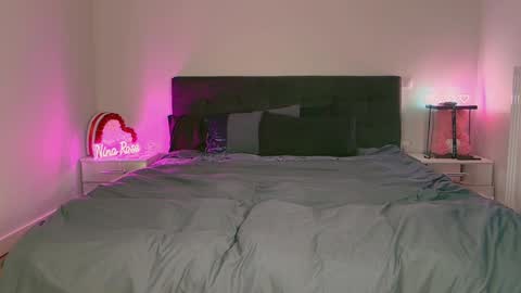 Niinarosee online show from 11, 12, 2024