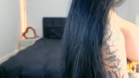 Niinarosee online show from 11, 2, 2026