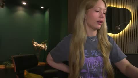 Snapshot of nika_dream_ chatting on 24, 6, 2026 LIana online show from 24, 6, 2026