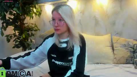 Nika Sm online show from 6, 8, 2026