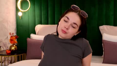 Snapshot of nikaflowers chatting on 8, 10, 2025 Nika online show from 8, 10, 2025