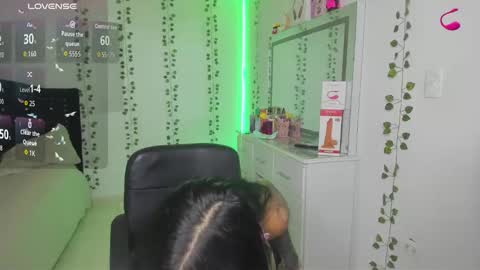 Snapshot of nikibryce_ chatting on 19, 10, 2025 Niki online show from 19, 10, 2025