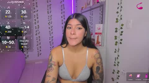 Snapshot of nikibryce_ chatting on 21, 10, 2025 Niki online show from 21, 10, 2025