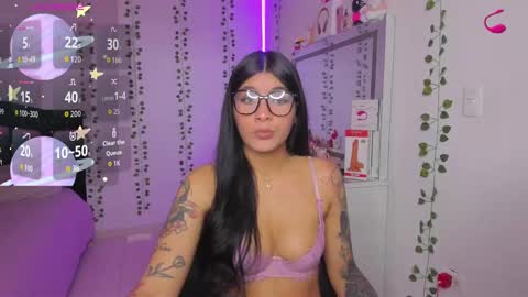Snapshot of nikibryce_ chatting on 23, 10, 2025 Niki online show from 23, 10, 2025