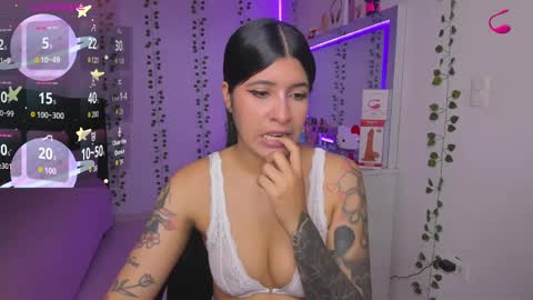 Snapshot of nikibryce_ chatting on 6, 11, 2025 Niki online show from 6, 11, 2025