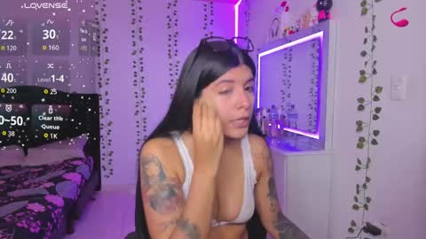 Snapshot of nikibryce_ chatting on 22, 11, 2025 Niki online show from 22, 11, 2025