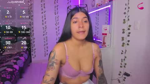 Snapshot of nikibryce_ chatting on 23, 11, 2025 Niki online show from 23, 11, 2025