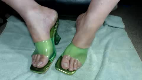 Snapshot of nikisissyfeet chatting on 6, 6, 2026 nikisissyfeet online show from 6, 6, 2026