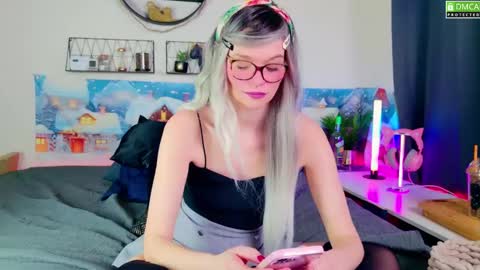 Snapshot of nikki_goldberg chatting on 2, 1, 2025 Kitty Chatte online show from 2, 1, 2025
