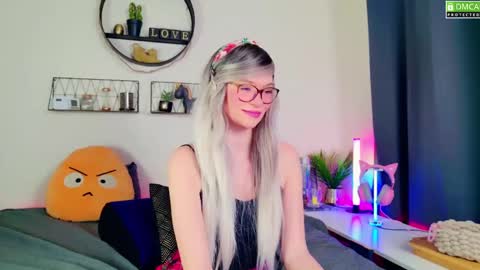 Snapshot of nikki_goldberg chatting on 11, 1, 2025 Kitty Chatte online show from 11, 1, 2025
