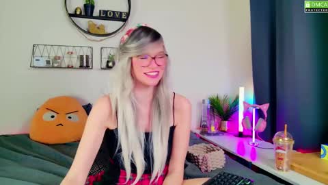 Snapshot of nikki_goldberg chatting on 11, 1, 2025 Kitty Chatte online show from 11, 1, 2025