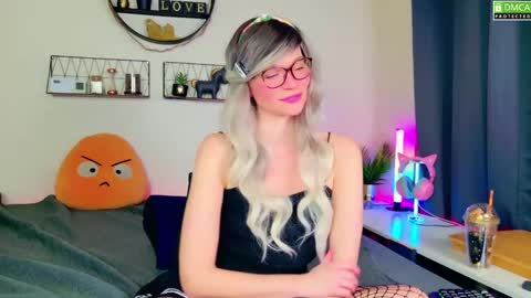 Snapshot of nikki_goldberg chatting on 22, 1, 2025 Kitty Chatte online show from 22, 1, 2025