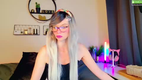 Snapshot of nikki_goldberg chatting on 2, 2, 2025 Kitty Chatte online show from 2, 2, 2025