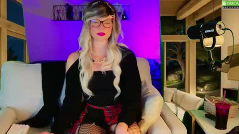 Snapshot of nikki_goldberg chatting on 11, 9, 2025 Kitty Chatte online show from 11, 9, 2025