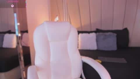 Nikki  online show from 6, 3, 2025