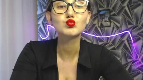 nikkikiss___ online show from 26, 5, 2026