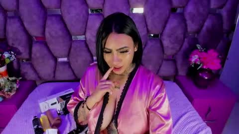 Snapshot of nikky_latin chatting on 18, 12, 2025 nikky_latin online show from 18, 12, 2025