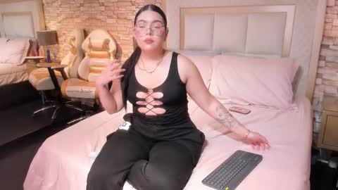 Snapshot of nikkyhearts chatting on 14, 1, 2026 Y E S I online show from 14, 1, 2026