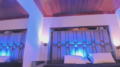     online show from 10, 9, 2025