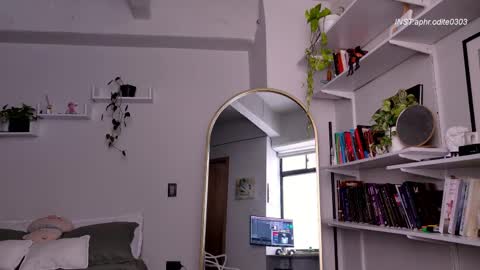 Nicole cam online show from 12, 4, 2026