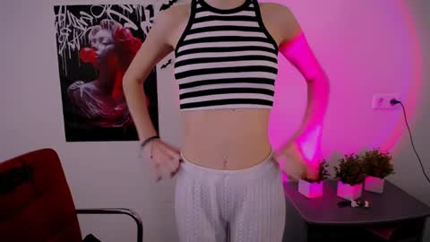 Snapshot of nikonara_ chatting on 12, 3, 2025 nikonara_ online show from 12, 3, 2025