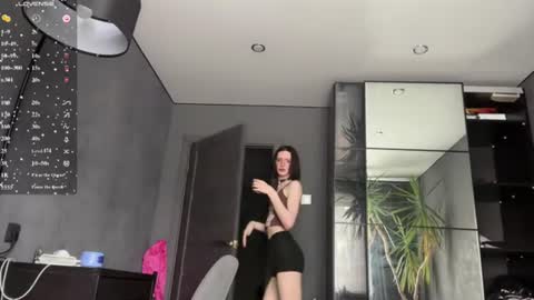 Snapshot of niky_long chatting on 24, 6, 2026 Niky online show from 24, 6, 2026