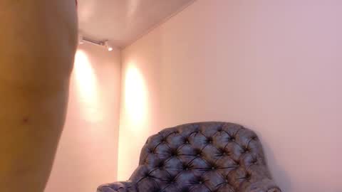 Snapshot of niky_smit chatting on 3, 10, 2025 NIKY SMIT online show from 3, 10, 2025