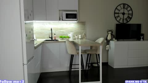 Bella online show from 15, 1, 2025