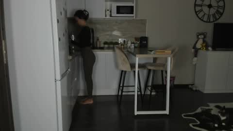 Bella online show from 8, 4, 2026