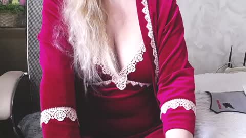 Nimfalove online show from 1, 2, 2025