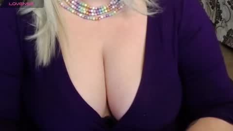 Blonde Nimpho online show from 7, 10, 2025