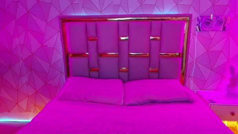 Nina Carther online show from 11, 4, 2026