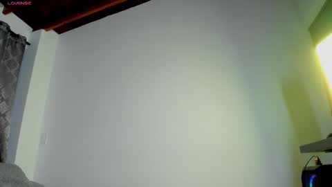 Snapshot of nina_fuentes chatting on 3, 10, 2025 Catalina online show from 3, 10, 2025