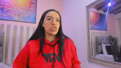 nina_glow_ online show from 15, 4, 2026