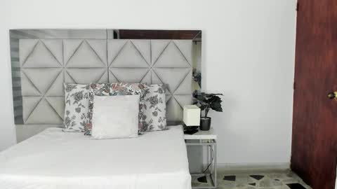  Nina  online show from 24, 10, 2025