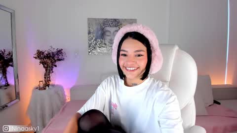 Snapshot of ninaa_sky chatting on 19, 2, 2025    online show from 19, 2, 2025