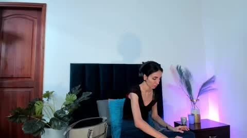 Snapshot of ninacavallli chatting on 10, 10, 2025 Nina online show from 10, 10, 2025