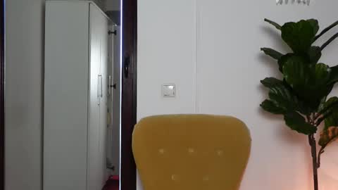 Snapshot of ninacrystal chatting on 12, 9, 2025 NinaCrystal online show from 12, 9, 2025