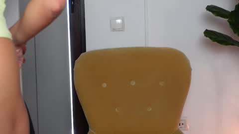 Snapshot of ninacrystal chatting on 28, 10, 2025 NinaCrystal online show from 28, 10, 2025