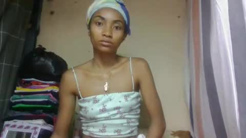 Snapshot of ninaeaa chatting on 18, 4, 2026 ninaeaa online show from 18, 4, 2026