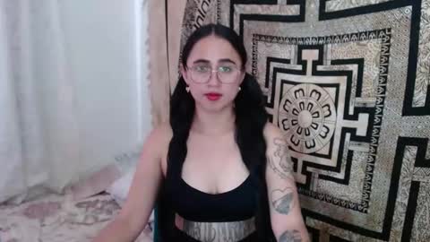 Snapshot of ninakravtz chatting on 28, 1, 2025 N I N A online show from 28, 1, 2025