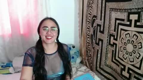 Snapshot of ninakravtz chatting on 21, 10, 2025 N I N A online show from 21, 10, 2025