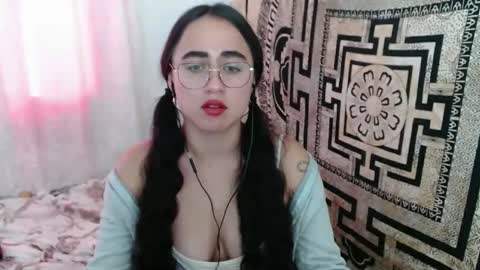 Snapshot of ninakravtz chatting on 18, 11, 2025 N I N A online show from 18, 11, 2025