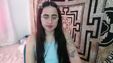 Snapshot of ninakravtz chatting on 19, 12, 2025 N I N A online show from 19, 12, 2025