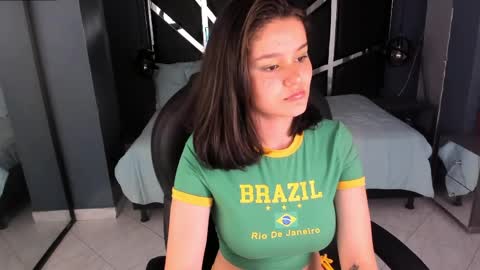 Snapshot of nini_solei chatting on 16, 4, 2026 nini_solei online show from 16, 4, 2026