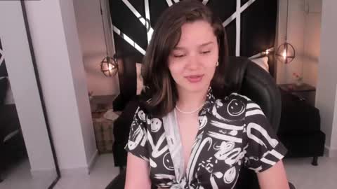 Snapshot of nini_solei chatting on 23, 4, 2026 nini_solei online show from 23, 4, 2026