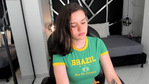 Snapshot of nini_solei chatting on 24, 4, 2026 nini_solei online show from 24, 4, 2026