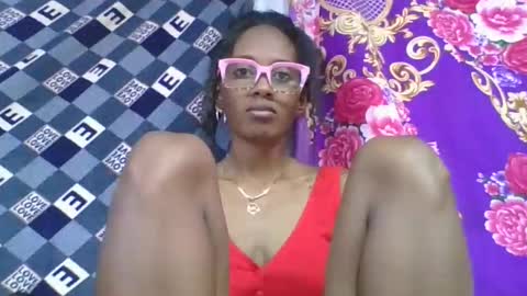 ninie246746 online show from 17, 4, 2026