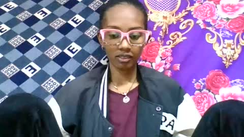 ninie246746 online show from 15, 7, 2026